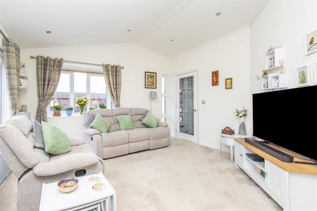 12, Whitecotes Residential Park, Tadcaster photo 2