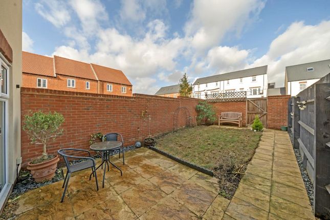 Town house to rent in Pioneer Way, Bicester