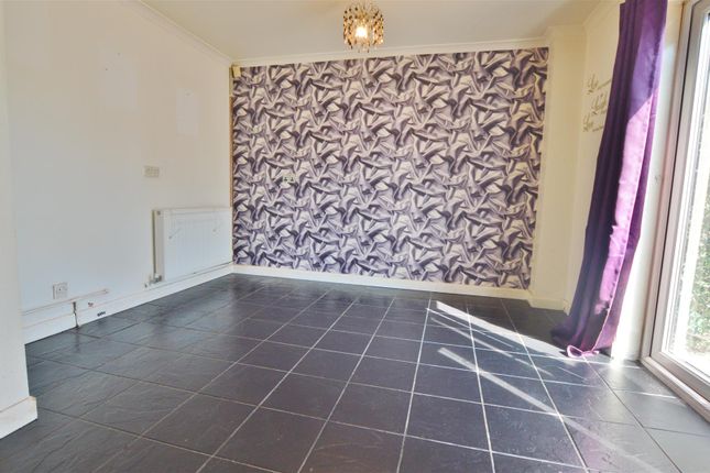 50B, Amberley Road, Slough photo 2