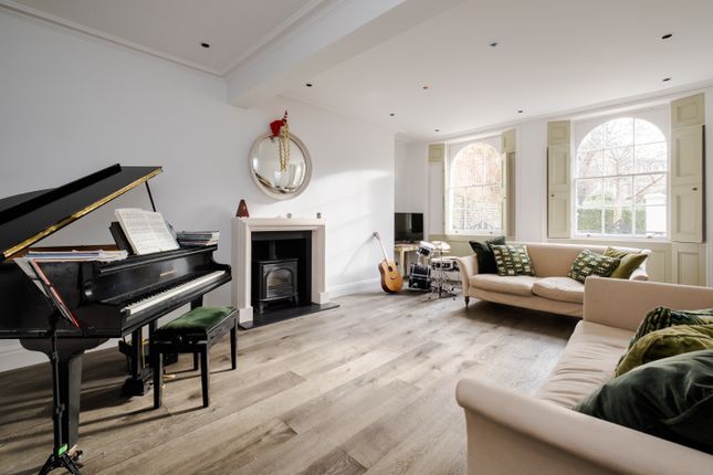 8, Furlong Road, London photo 4