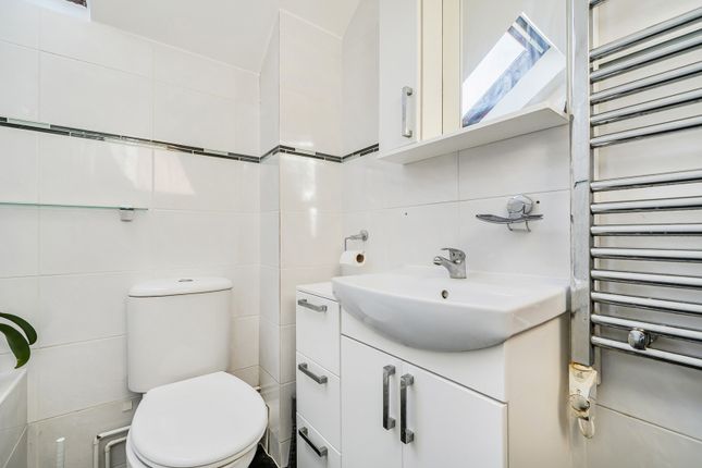 Flat 7, Axford Court, 231, High Street, Gillingham photo 4