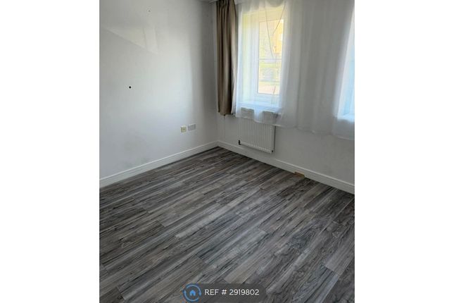 Blackthorn Avenue, Chigwell photo 3