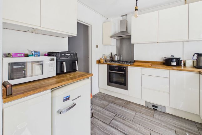 96 Anderida Road, Eastbourne photo 3