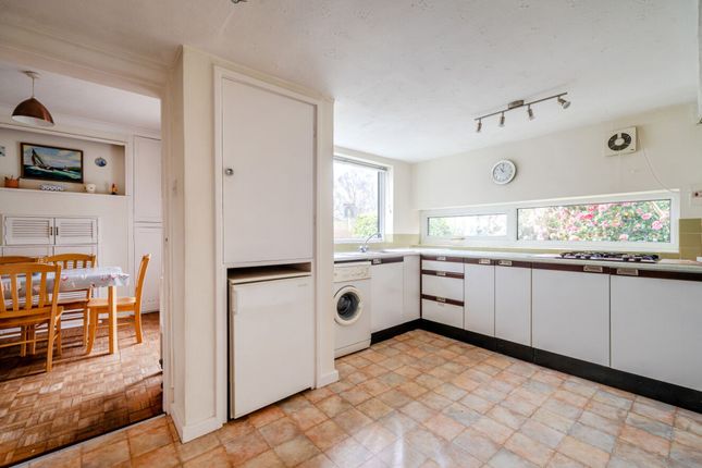Summer Lodge Walton Lane, Chichester photo 4