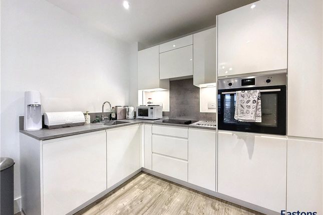 Flat 10, Chinon House,, 3 Beatrice Square, Surrey photo 4