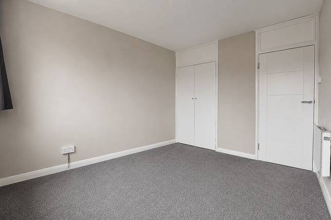 Flat 30, Hind House, 74 Hornsey Road, LONDON photo 3