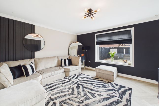 10 Ashburn Loan, Larkhall photo 2