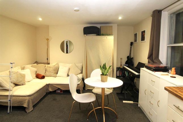 Flat 10, Fairmile House, 4 High Street, Herne Bay photo 2