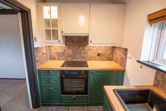13a Sandfields, Woking photo 4