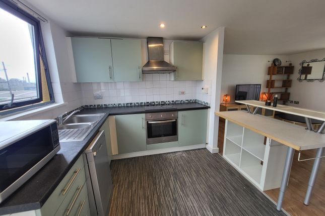99 Greenheys Lane West, Manchester photo 3