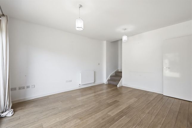 35, Magnetic Crescent, Enfield photo 3
