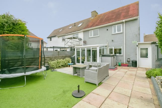 4, Ceri Avenue, Barry photo 2