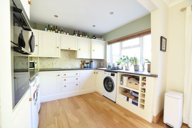 10, Eastbourne photo 4