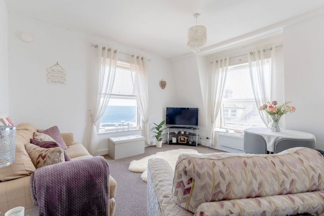 Flat 5, 4 Cabbell Road, Cromer photo 4