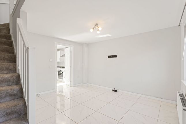 35 McGregor Crescent, Whitburn photo 3
