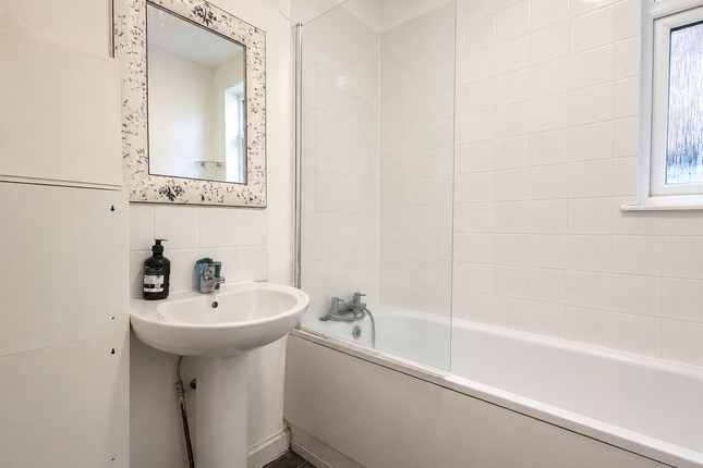 (First Floor Room) 412, Southbury Road, Enfield photo 3