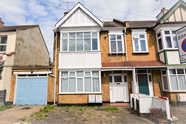 Thumbnail Flat to rent in Bournemouth Park Road, Southend-On-Sea