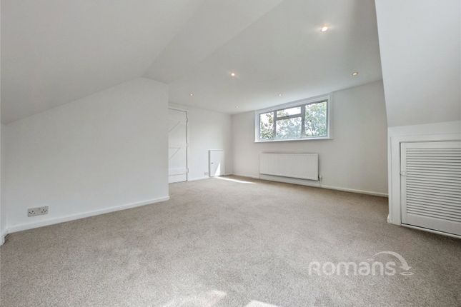 26, Fernhill Lane, Surrey photo 4