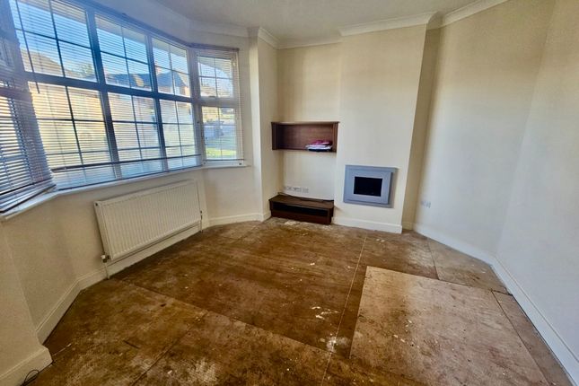 72 Chalet Estate, Hammers Lane, London photo 2
