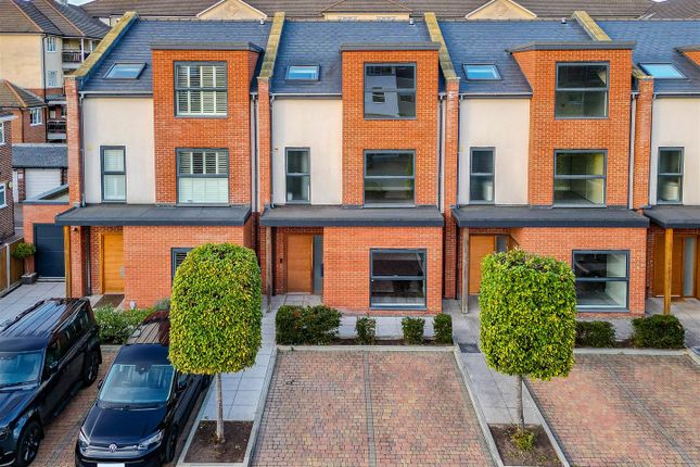 5 Bedroom Terraced