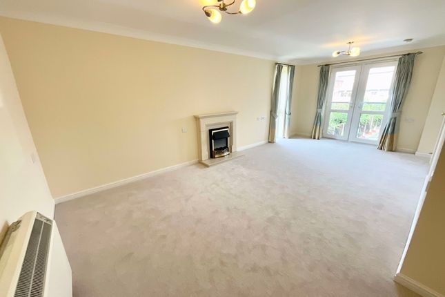 Flat for sale in Crown Street, Stone