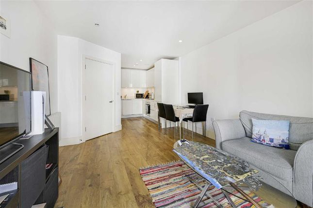 Flat to rent in Major Draper Street, London