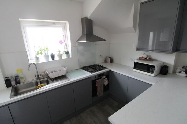 200, Mollison Way, Edgware photo 4