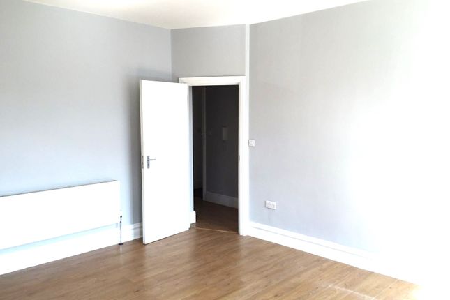 Thumbnail Flat to rent in Cranbrook Road, Ilford