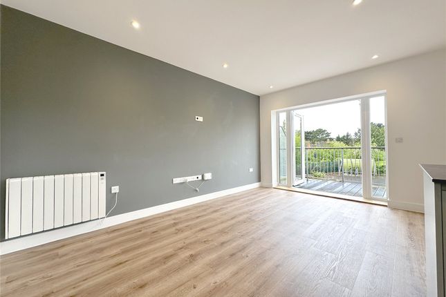 Flat to rent in Chaucer Grove, Exeter