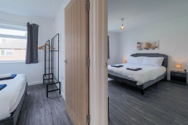 Room 2, 9, Kingsfield Gardens, Woking photo 5