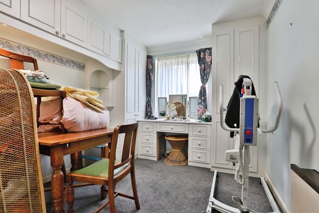 Wentworth Drive, Broadstone photo 4