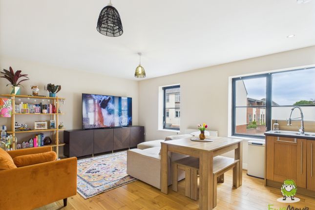 Thumbnail Flat for sale in Greenlands Road, Basingstoke, Hampshire