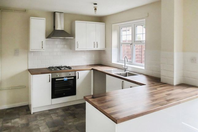 14 Harvesters Way, Willenhall photo 4