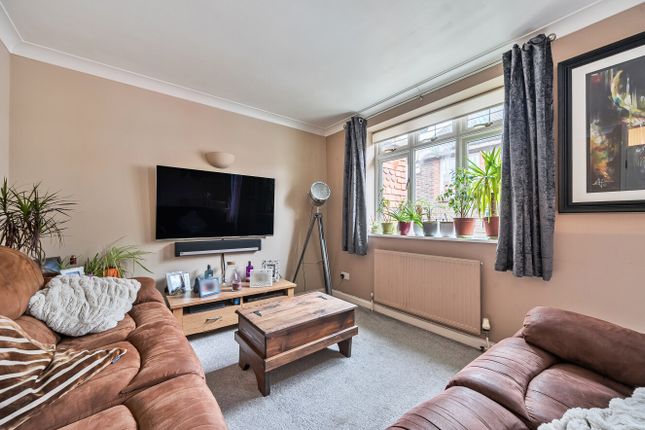 4, Tan Tivvy Court, Haslemere photo 3