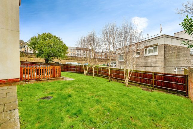 Flat for sale in Hooley Lane, Redhill