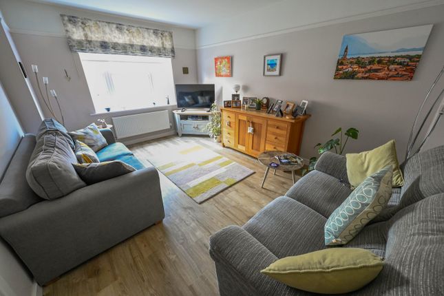 3, Winnow Close, Wimborne photo 2