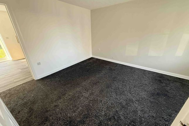 52 Village Drive, Gorseinon, Swansea photo 4