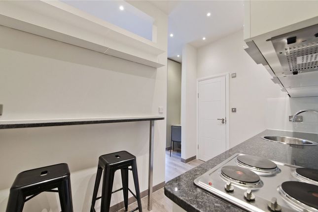 Flat 9, 58, Penywern Road, London photo 3