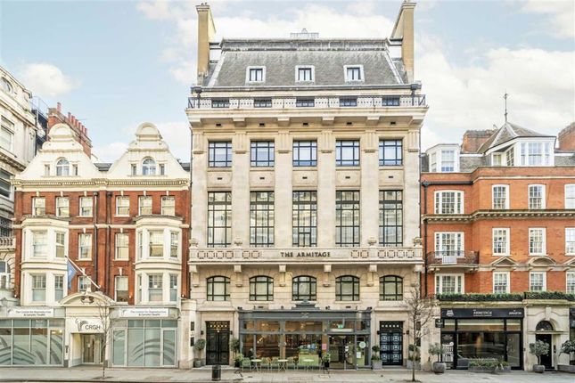Flat to rent in Great Portland Street, London