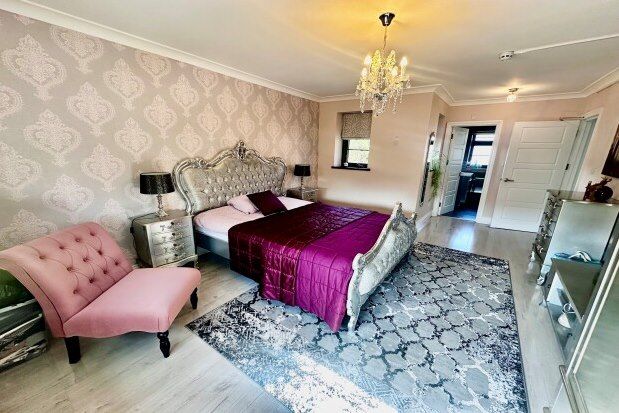 Room to rent in Wincanton Gardens, Ilford