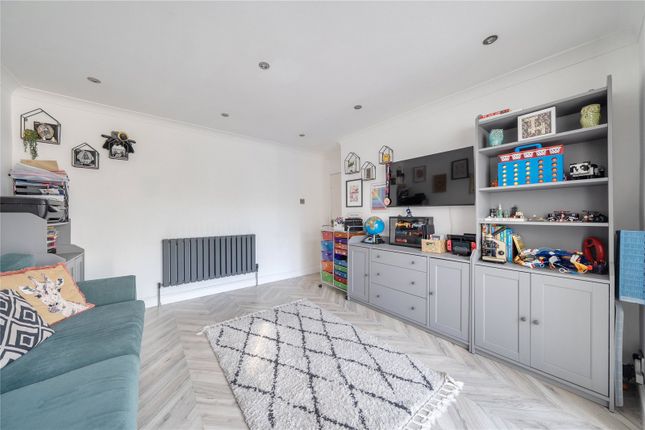 22, Hillview Road, Cheltenham photo 4