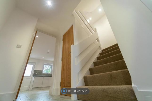 Thumbnail Terraced house to rent in Smalley Close, London