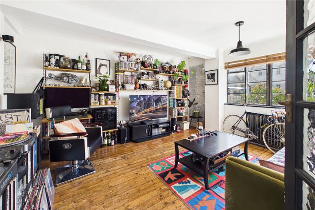 1-bed flat on 52, Corner Fielde, London, £300,000