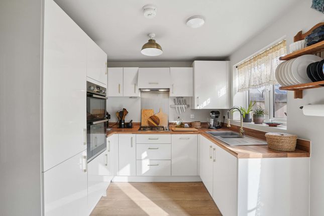 4 Collett Drive, Bampton photo 4