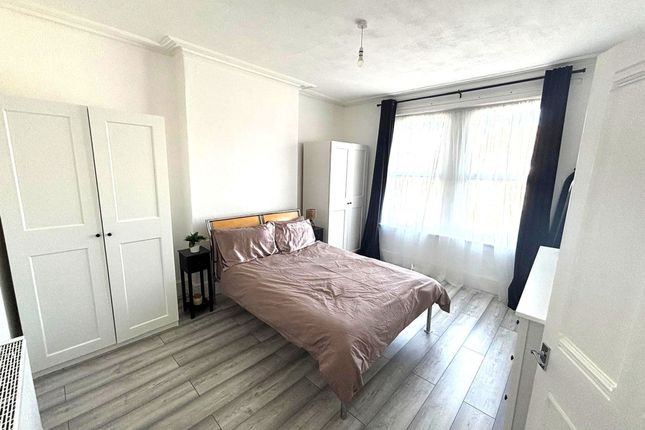 48b Birchanger Road, London photo 3