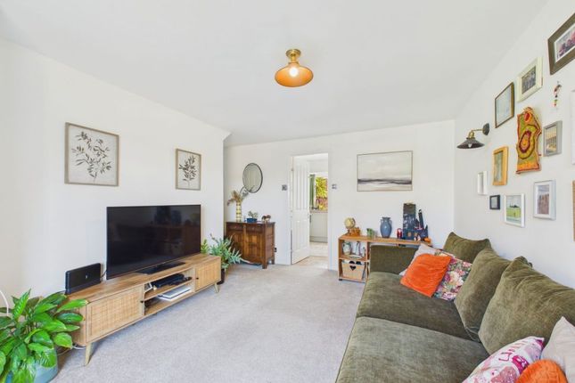 5, Frobisher Drive, Whitby photo 2