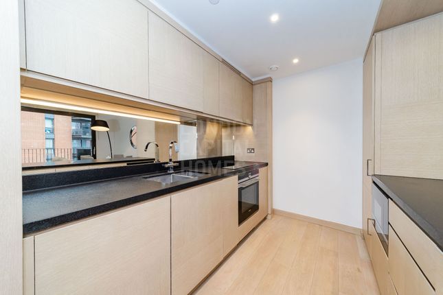 Flat to rent in Rm/G612 Legacy Building, London