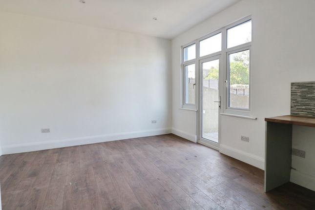 110, Tintern Avenue, Westcliff-on-sea photo 4