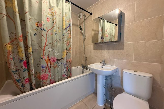 157 Makepeace Road, Northolt photo 4