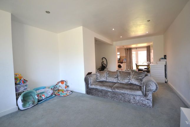Thumbnail Property to rent in Quentin Road, Woodley, Reading